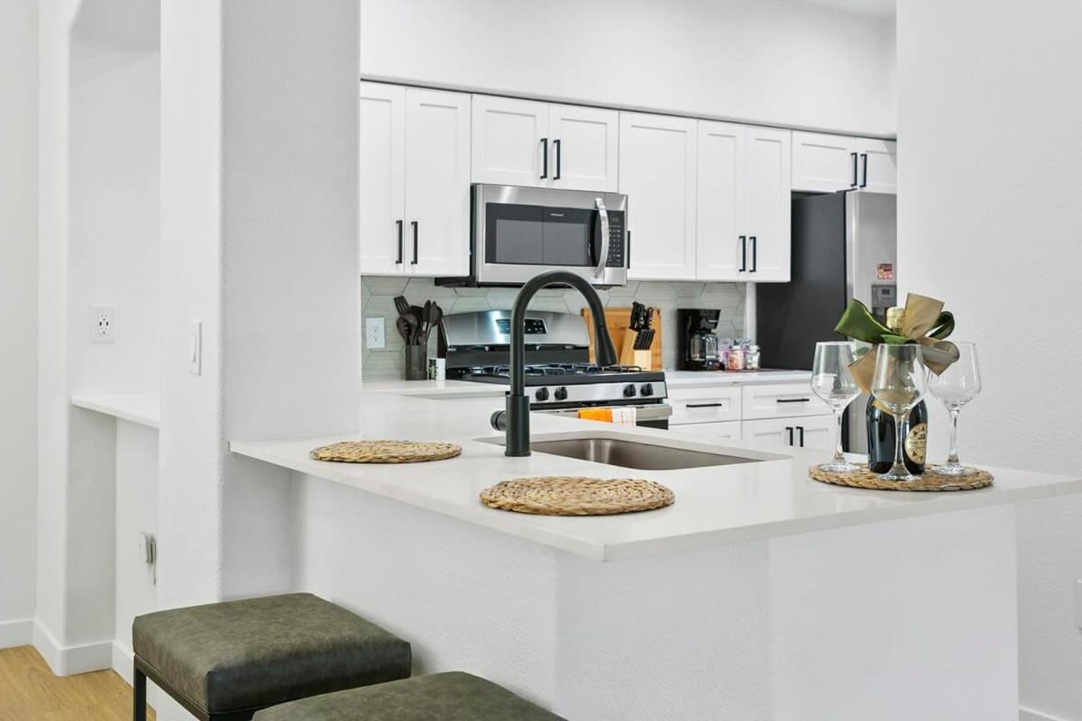 Cozysuites Glendale By The Stadium With Pool 02 Экстерьер фото